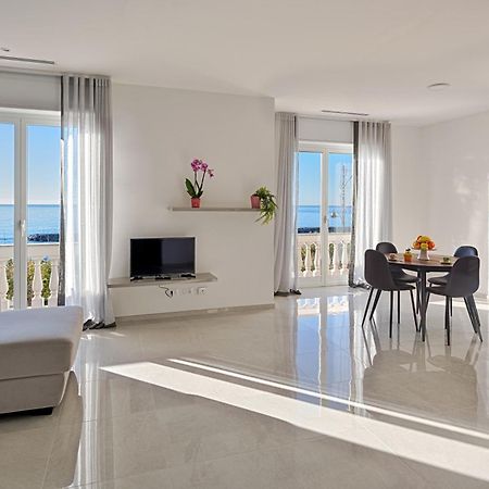 Cicolombo Apartment Santo Stefano al Mare Bagian luar foto