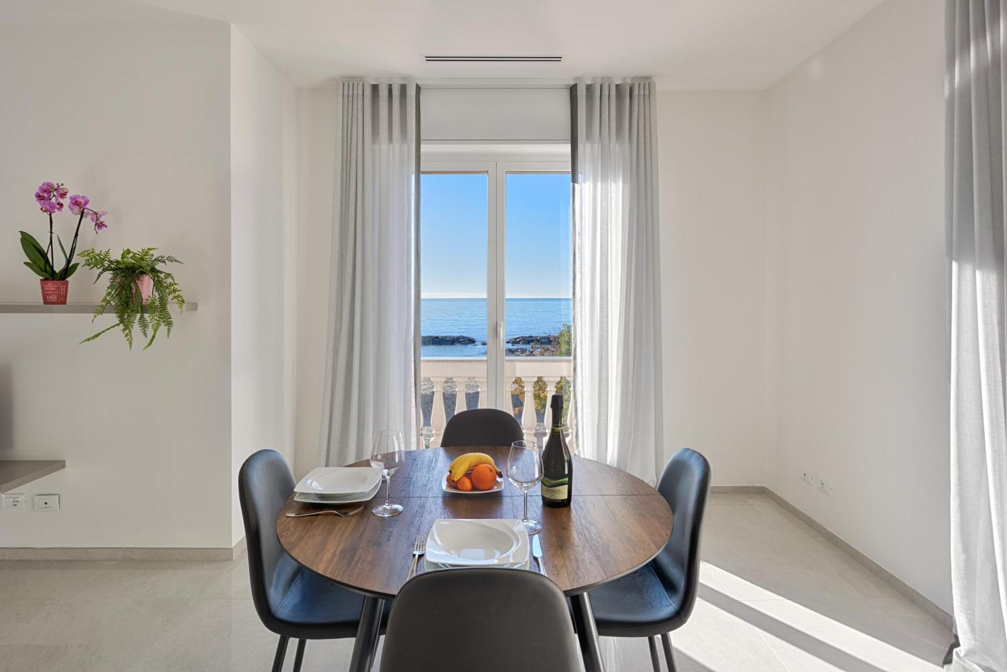 Cicolombo Apartment Santo Stefano al Mare Bagian luar foto